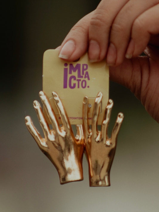 Par maxi brincos Mão dourada