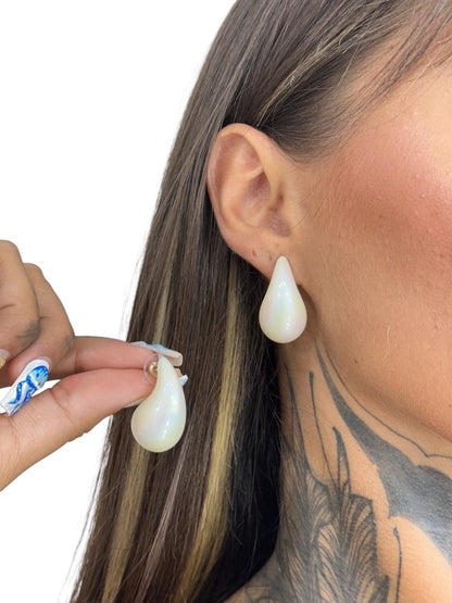 Par de brincos Gota madre pérola M