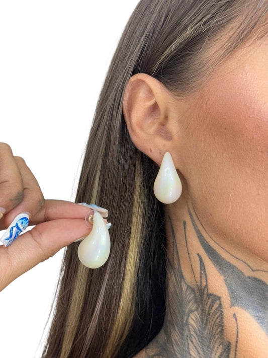 Par de brincos Gota madre pérola M