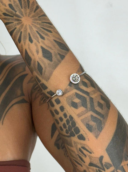 Pulseiras Mile - diversos pingentes colecionáveis