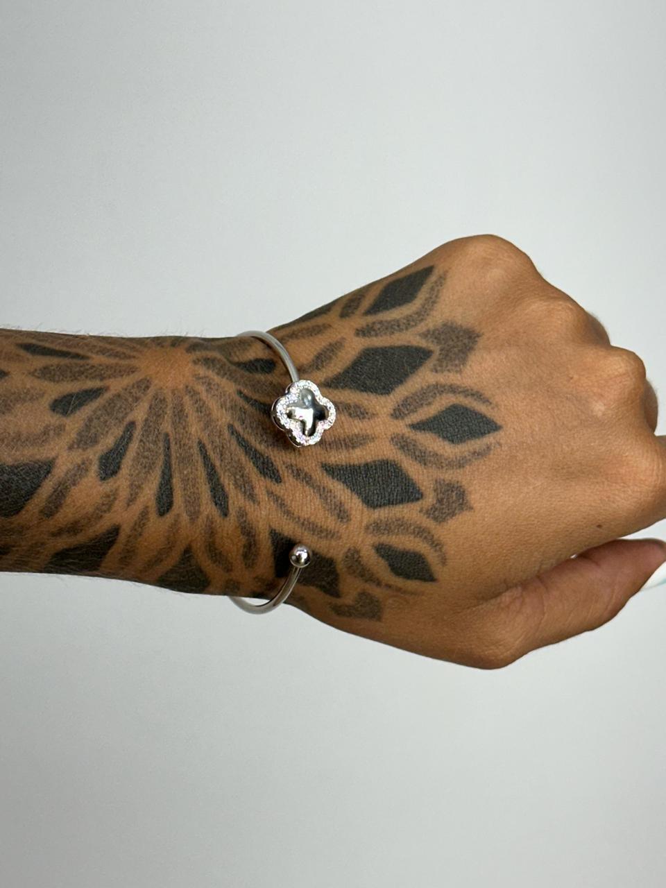 Pulseiras Mile - diversos pingentes colecionáveis